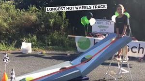 Estos chicos rompieron el récord de la pista más larga para Hot Wheels