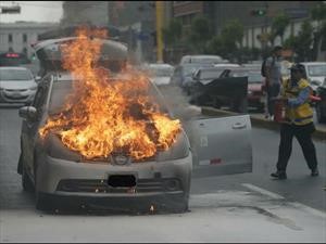 ¿Qué hago si el auto se prende fuego?