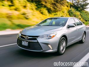 Toyota Camry 2015 a prueba