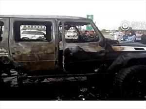 El fuego consume un Mercedes-Benz G 63 AMG 6x6 por Mansory