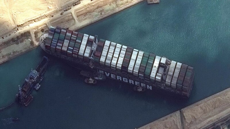 Pandemia, falta de componentes y ahora el canal de Suez... todo en contra para las automotrices