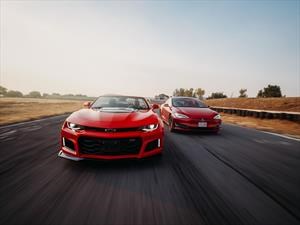 Frente a frente: Tesla Model S P100D vs Chevrolet Camaro ZL1