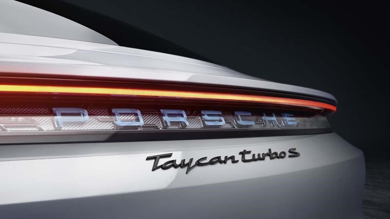 Porsche confirma llegada del Taycan en octubre, espera caída moderada en 2020