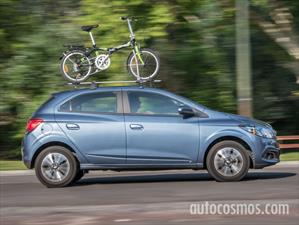 Prueba Chevrolet Onix AT y bicicleta plegable
