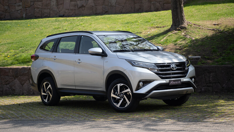 Toyota Rush 2021, una nueva alternativa entre los utilitarios de tres filas de asientos
