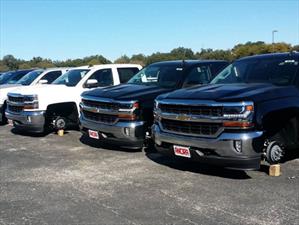 Roban 180 neumáticos de un distribuidor Chevrolet