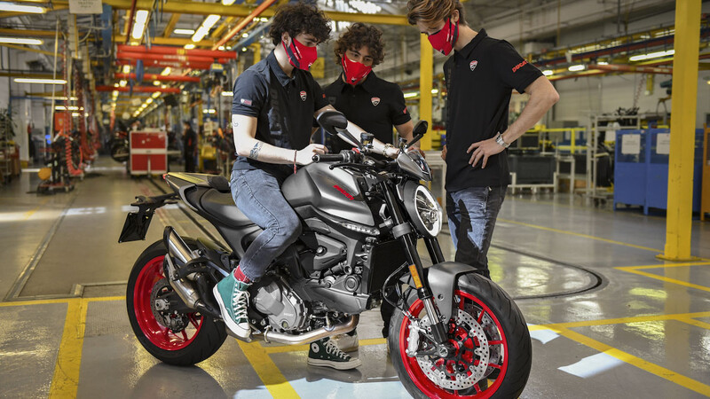 Ducati Monster ya fue bendecida por los pilotos de la marca en el MotoGP