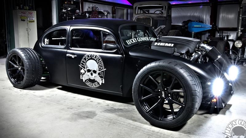 Este Beetle 1976 con motor HEMI V8 es todo un monstruo del asfalto