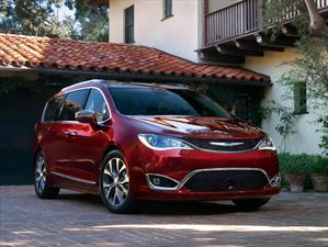 Chrysler Pacifica 2017 tiene un precio inicial de $28,595 dólares.