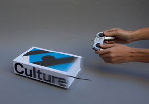 BMW Culture, libro con radio control integrado
