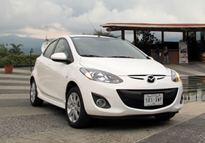 Mazda2 2012 llega a México desde 179,990 pesos