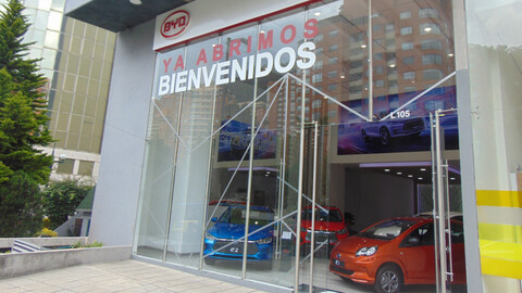 BYD abre sus primeras vitrinas exclusivas para vehículos eléctricos en Colombia