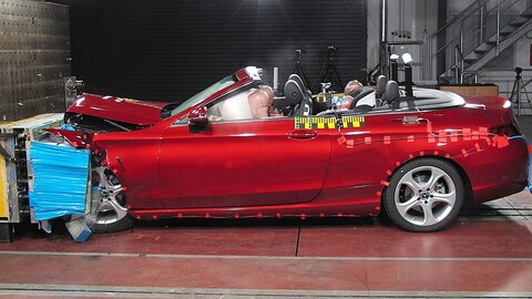 ¿Un convertible es más inseguro que un auto con techo?