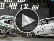 Video: Chocan un Toyota Corolla de 1998 contra Corolla de 2015