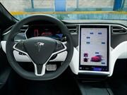 Tesla actualiza software de sus modelos