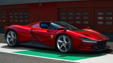 Ferrari Daytona SP3 homenajea a los bólidos de carrera de los 60