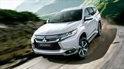 Ronaldinho, de visita por Colombia en un Mitsubishi Montero Sport