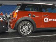 Este es el nuevo récord Guinness de estacionamiento en paralelo