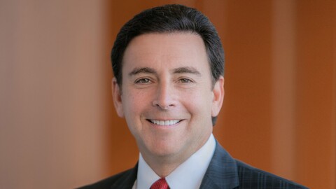 Hertz, la empresa de renta de autos, emplea a Mark Fields, ex presidente de Ford Motor Company