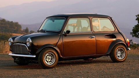 Un viejo MINI recibe un motor Honda y queda genial