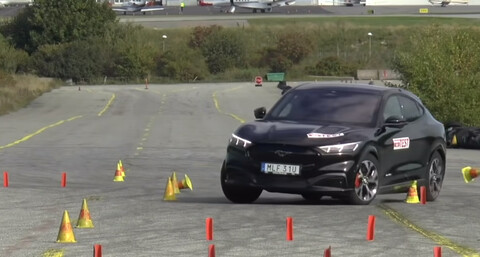 Ford Mustang Mach-E se enfrenta a la prueba del alce