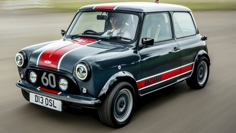 David Brown Automotive desempolva su Mini Cooper en la pista