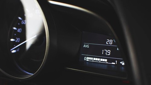 ¿Cuánto consume tu auto en comparación con lo declarado por las marcas?