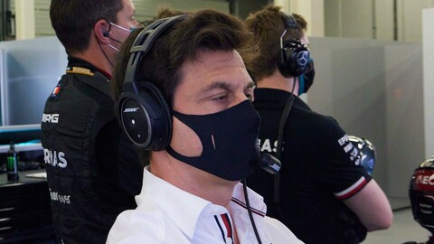 F1 ¿Y ahora qué auriculares romperá Toto Wolff?