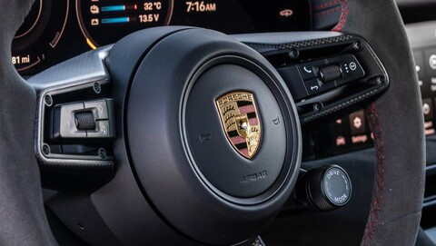 Por primera vez, Porsche vende más de 300,000 autos en un año