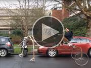 Video: Estudiante construye bicicleta que camina