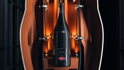 Bugatti fabrica una botella de champagne de fibra de carbono más cara que cualquier auto normal