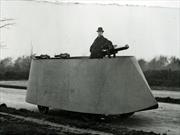 Este es el primer vehículo motorizado blindado de la historia