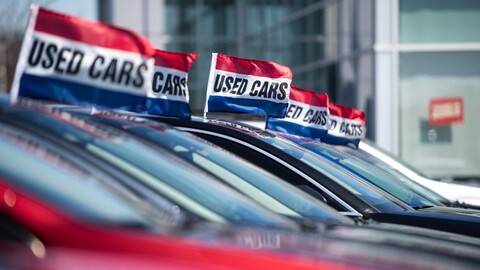 ¿Por qué ciertos modelos autos y SUVs de poco uso son más caros que los nuevos?