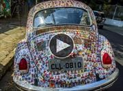 Este Volkswagen Beetle fue decorado con estampas del álbum de Panini de la Copa Mundial Rusia 2018