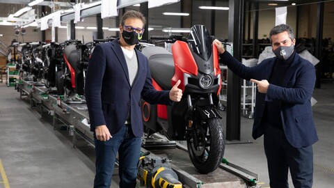 SEAT comienza la producción de su primera motoneta eléctrica