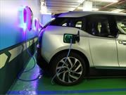 BMW vende 100.000 autos electrificados en el año