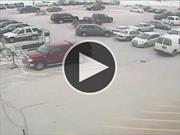 Video: Choca 9 autos en menos de 10 segundos