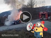 Bomberos combaten el fuego de un Mercedes-Benz y se llevan una sorpresa