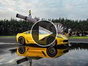 Video: Chevrolet Corvette Z06 vs. hombre bala