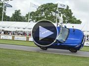 Un Jaguar F-Pace hace el Goodwood Hillclimb en dos ruedas