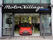 Ella Eyre estrena un FIAT 500 rojo coral