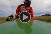 Video: Kimi Raikkonen compite a bordo de una podadora