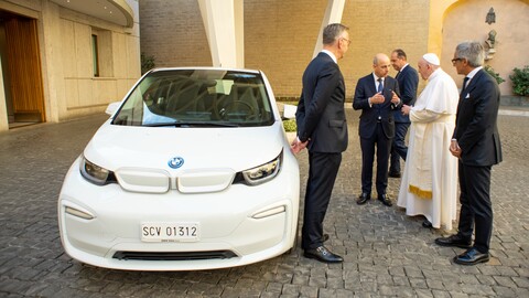 Papa Francisco dispone ahora de un BMW i3
