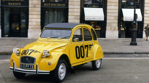 El icónico Citroën 2CV de James Bond cumple 40 años