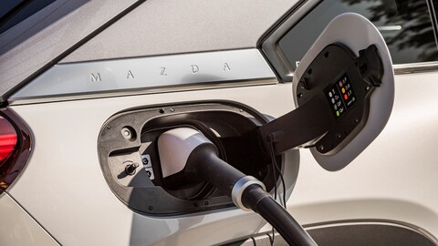 Mazda anuncia 13 nuevos modelos electrificados para 2025