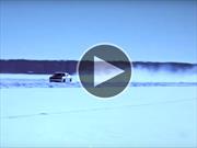 Un Dodge Challenger Hellcat llega a 274 km/h sobre hielo