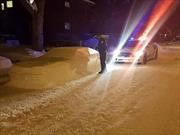 Ni muñecos ni angelitos: en Canadá hay autos de nieve