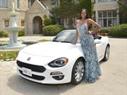 Eugena Washington, Playmate of the Year, recibe un FIAT 124 Spider 2017