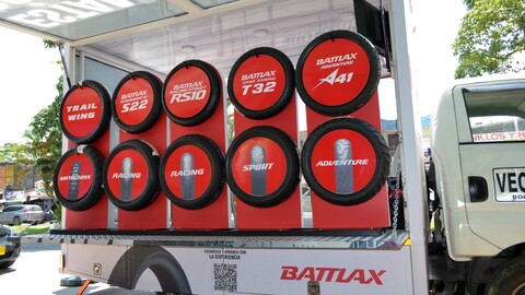 Bridgestone rueda con los moteros de Bogotá
