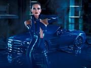 Video: un sexy Mercedes-Benz SL vestido con látex